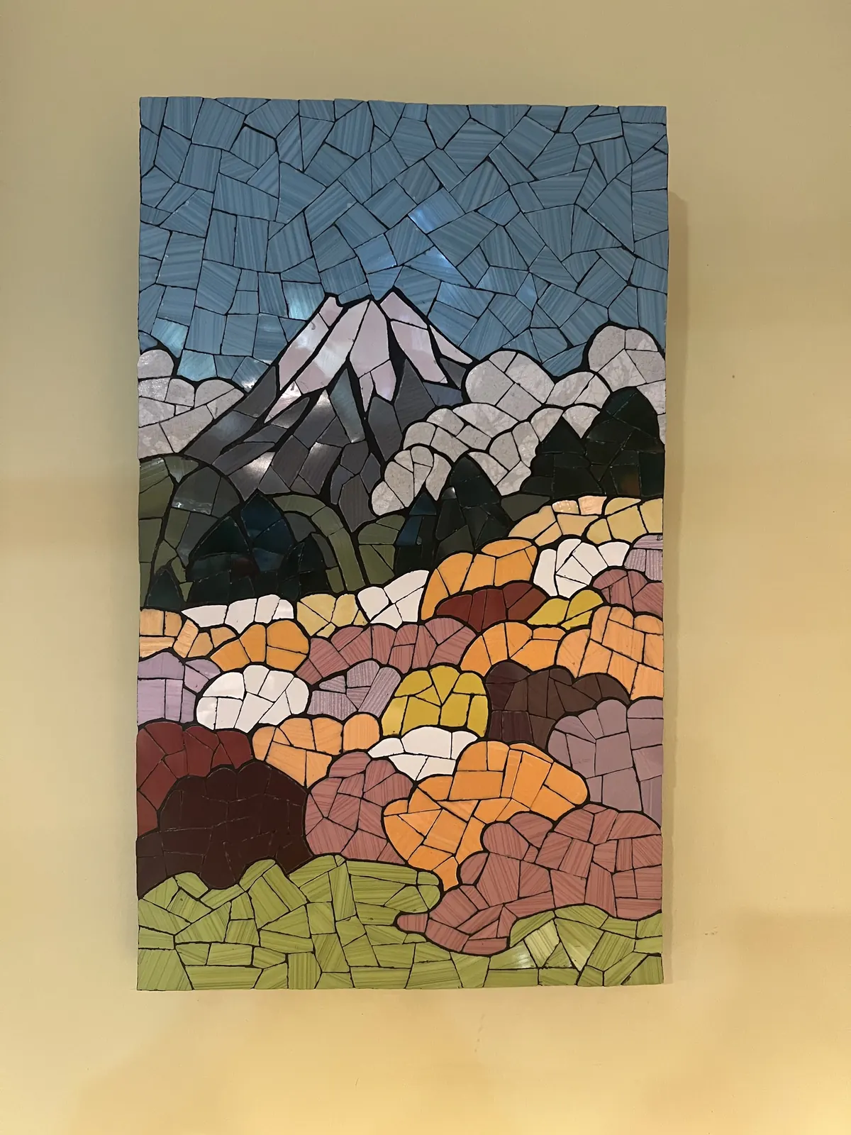 Mosaico de montañas en otoño
