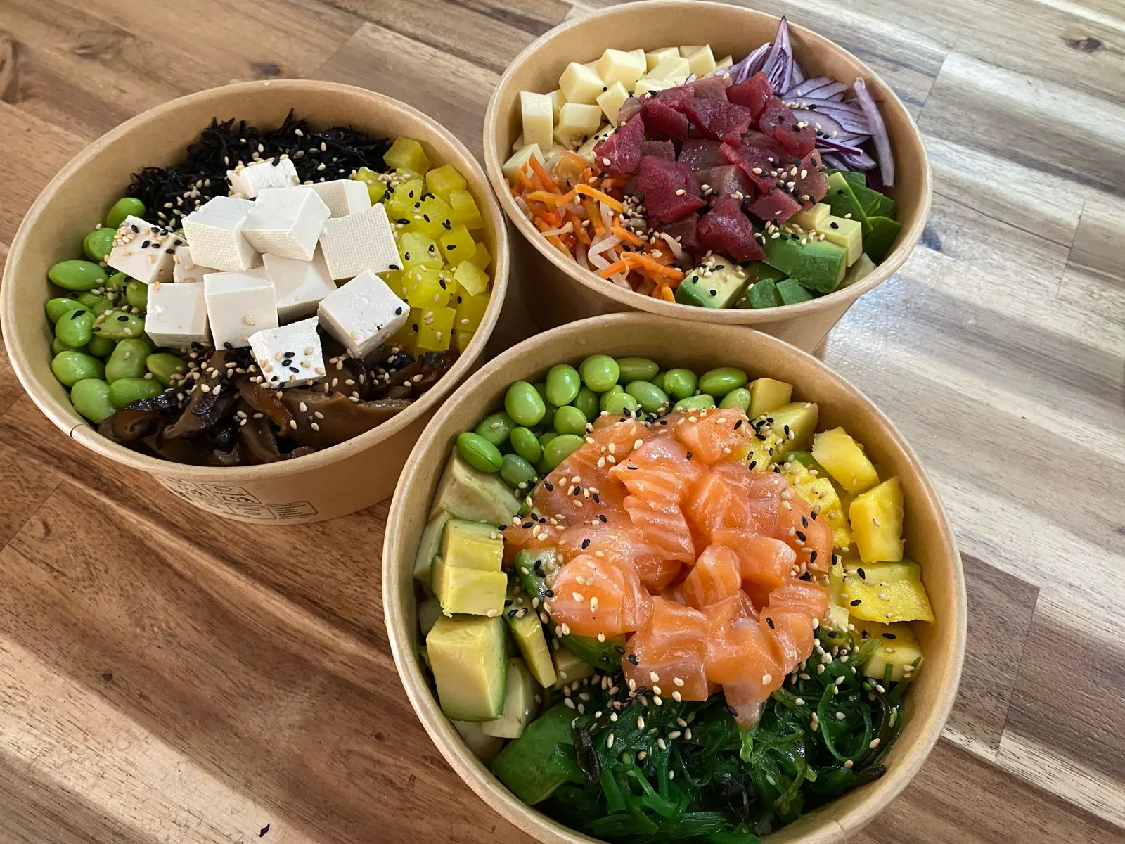 Tres poke bowls: tofu, atún y salmón