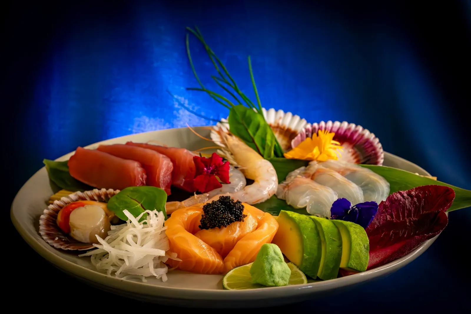 Sashimi variado con langostino y vieira